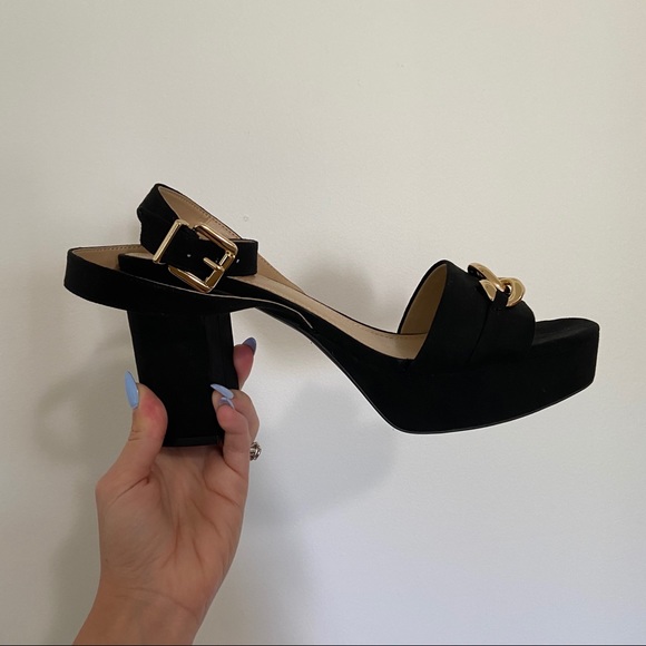 H&M NWOT Platform Sandal Heel with Gold Chain - Picture 5 of 6